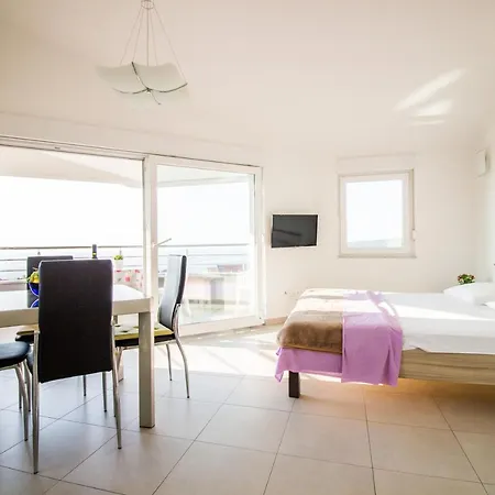 Milka 1 Apartamento Njivice