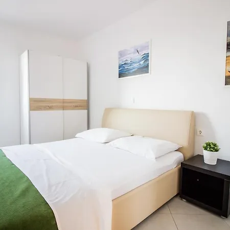 Milka 1 Apartamento Njivice